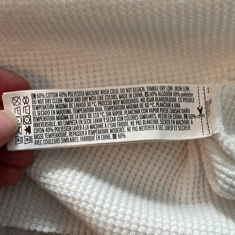 Forever 21 Women's Long Sleeve Cropped Cowneck Shirt - Picture 9 of 9